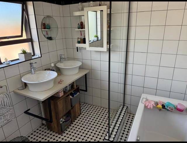 3 BEDROOM HOUSE FOR SALE IN RASLOUW MANOR